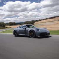 Probamos el Porsche 911 Carrera GTS T-Hybrid: la hibridación le sienta genial a un coche con 541 CV que sigue siendo referencia entre los superdeportivos