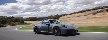 Probamos el Porsche 911 Carrera GTS T-Hybrid: la hibridación le sienta genial a un coche con 541 CV que sigue siendo referencia entre los superdeportivos