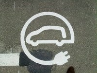 Los garajes y aparcamientos de Gijón, obligados a instalar puntos de recarga de coches eléctricos