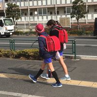 Hay un símbolo nacional que Japón mantiene invariable desde hace generaciones: una mochila escolar carísima