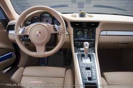 Porsche 911 Carrera 4S interior