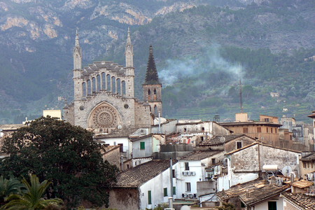 Iglesia De Soller Sobre Tramontana