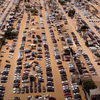 Este país compra los coches de gasolina desterrados de Europa para revenderlos a toda África en mercadillos gigantescos