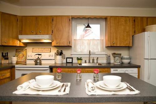 Cómo decorar cocinas con ventanas encima del fregadero. Decoesfera responde