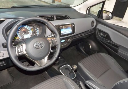 Toyota Yaris hybrid 2015