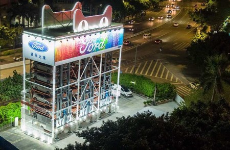 Video: Así es la gigantesca máquina expendedora de autos creada por Ford y Alibaba en China