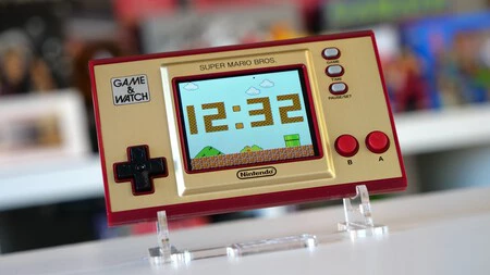Lleva La Diversion A Todos Lados Con Esta Consola Game Watch De Super Mario Bros Con Un Descuento Del 40 En El Corte Ingles