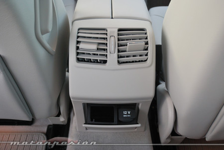 Mercedes-Benz E 220 CDI interior