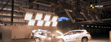 Estremecedor: así quedan en caso de accidente estos dos Toyota Corolla con 17 años de diferencia