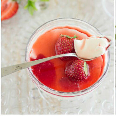 Receta de panna cotta con coulis de fresa: el postre italiano más fácil, sin horno