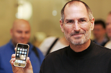 "Nah, no lo creo": la respuesta de Steve Jobs a la petición de Verizon para tener el iPhone original en su catálogo