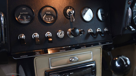 Jaguar E-Type 4.2 MKI restomod