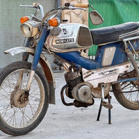 Hace 76 años a alguien se le ocurrió plantar cara a Vespa. Y acabó creando la moto que la destruiría: la Mobylette. Lo hicieron tan bien que fracasaron