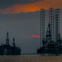 Hace algunos años temíamos quedarnos sin petróleo. Ahora el problema es el opuesto: tenemos demasiado petróleo