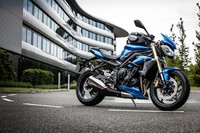 Triumph baja 400 euros el precio de toda la gama Street Triple