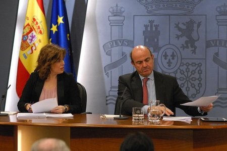 El Gobierno limita a 600.000 euros el salario de directivos en entidades financieras intervenidas
