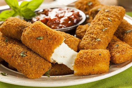 Dedos de queso para botanear el fin de semana. Receta botanera