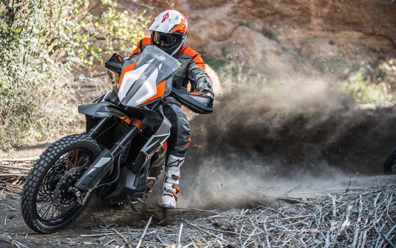 Cuidado trail medias: La KTM 790 Adventure R Prototype se luce en este vídeo y dispara las expectativas