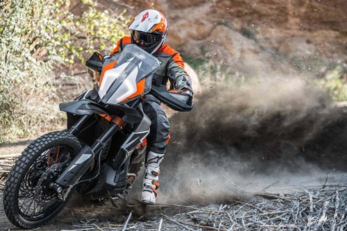 Cuidado trail medias: La KTM 790 Adventure R Prototype se luce en este vídeo y dispara las expectativas