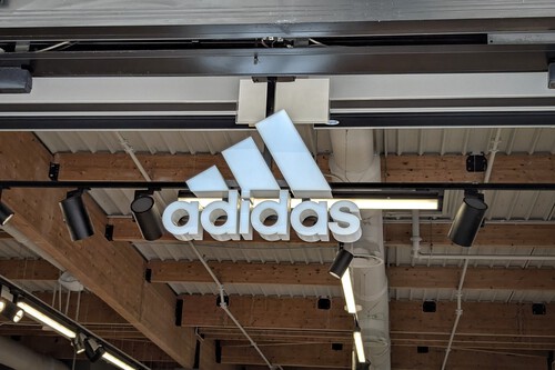 Adidas vacía sus almacenes y deja por los suelos todas las zapatillas, chaquetas y más para esta Navdad