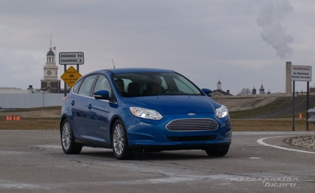 Ford Focus eléctrico toma de contacto en Dearborn (exterior) 02