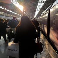 El año de Renfe aparenta haber sido un cúmulo de desastres, retrasos y averías. Los datos cuentan una historia muy distinta