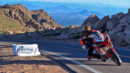 Carlin Dunne y Ducati consiguen la revancha en Pikes Peak contra las KTM