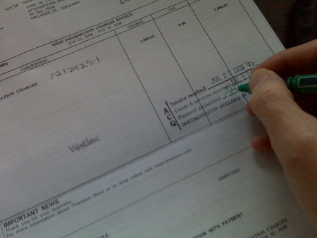 ¿Cómo podemos acreditar la autenticidad de una factura a efectos de IVA?