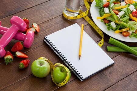 Si quieres perder peso suma agua a tus platos. Así puedes aumentar el contenido acuoso de tu dieta para adelgazar