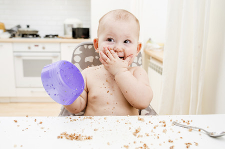 Bebés alimentados con leche materna aceptan mejor nuevos alimentos