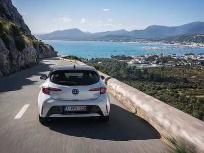 Seis evidencias por las que a día de hoy te interesaría comprar un híbrido antes que un eléctrico puro 