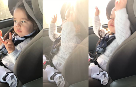 El adorable vídeo de una niña esperando el momento para bailar su parte favorita de la canción