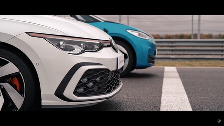 Volkswagen ID.3 vs Golf GTI en una drag race: un insípido vídeo que equipara el coche eléctrico al GTI de referencia