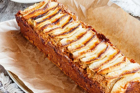 Panqué de avena y manzanas. Receta sencilla para desayuno o postre saludable