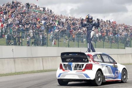 ‘Topi’ Heikkinen logra su primera victoria, Petter Solberg vuelve a ser líder