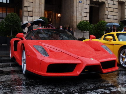 Parchís en París: Porsche Carrera GT, Bugatti Veyron y Ferrari Enzo