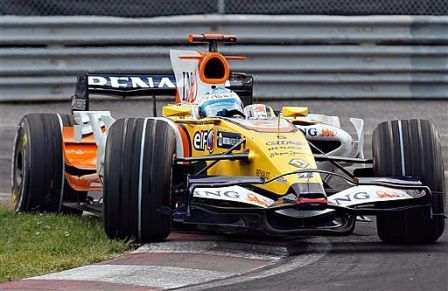 Fernando Alonso le da dos carreras más de margen al R28