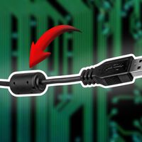 Hay cables con un cilindro al lado del conector. Los de Apple no y tiene una explicación muy sencilla 