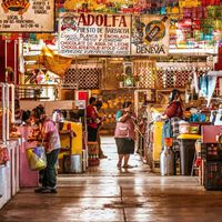 En México, la mayoría de trabajadores informales solo fue a la primaria, pero la crisis ya alcanza a los profesionales