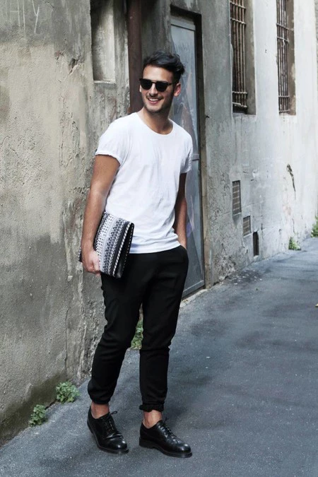 El Mejor Street Style De La Semana La Camiseta Blanca Se Impone Al Look Mas Formal Para El Verano 13