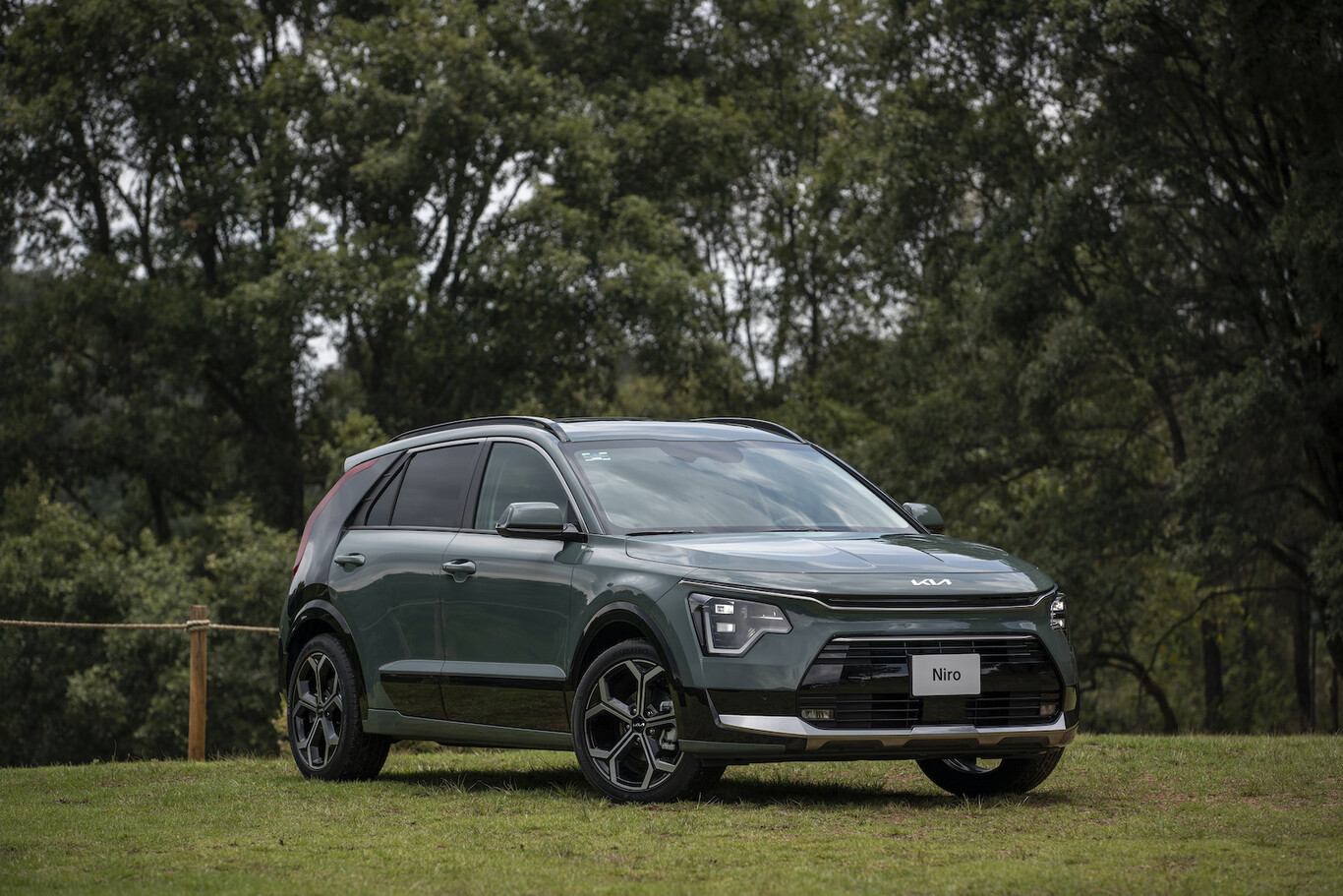 El Kia Niro 2023 ya tiene precio en México: así de bien ha evolucionado el SUV híbrido