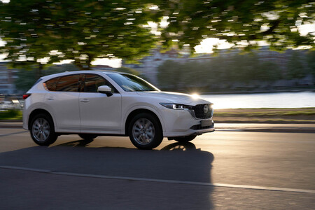 El IIHS estadounidense somete a 20 SUV a una prueba de choque más estricta, y solo se salva uno: ¡el Mazda CX-5!