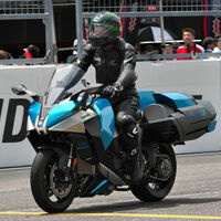 La última locura de Kawasaki es una moto que parece un avión a reacción. El objetivo es salvar al mundo de las eléctricas 