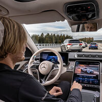 Mercedes-Benz adelanta a Tesla: su sistema de conducción autónoma sin manos ya es legal en Europa
