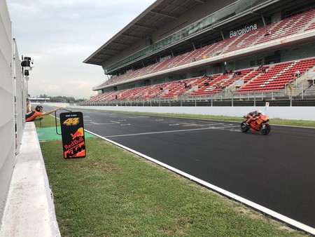 La lluvia obliga a aplazar los test de MotoGP en Montmeló hasta mañana (aunque no para todos)