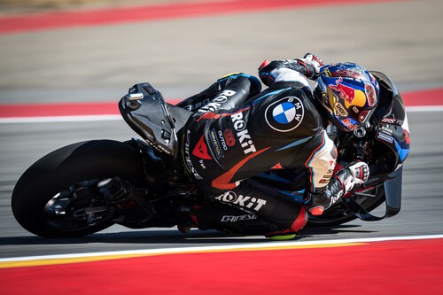 Toprak Razgatlioglu deja sentenciado el mundial de Superbikes con su primera victoria en Aragón y otra caída de Álvaro Bautista 