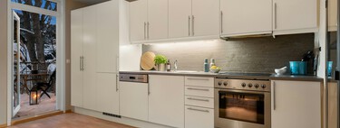 Lidl vende la solución para añadir un extra de iluminación a la cocina que no necesita cables y se enciende sola 