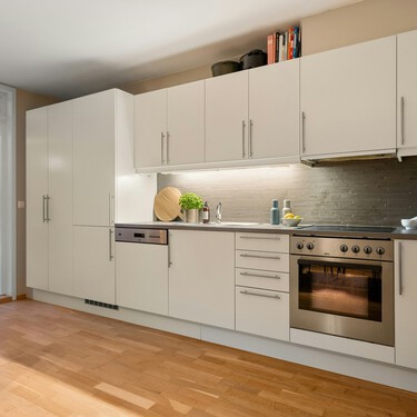 Lidl vende la solución para añadir un extra de iluminación a la cocina que no necesita cables y se enciende sola 