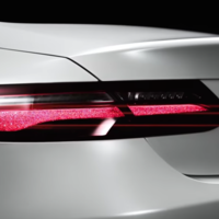 El nuevo Mercedes-Benz Clase E Coupé ya juega entre las sombras, en video