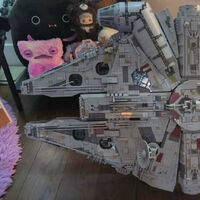 Compró un Halcón Milenario por Facebook carísimo y al llegar vio que faltaban 2.000 piezas. LEGO admitió un error de fábrica antiguo y se las repuso